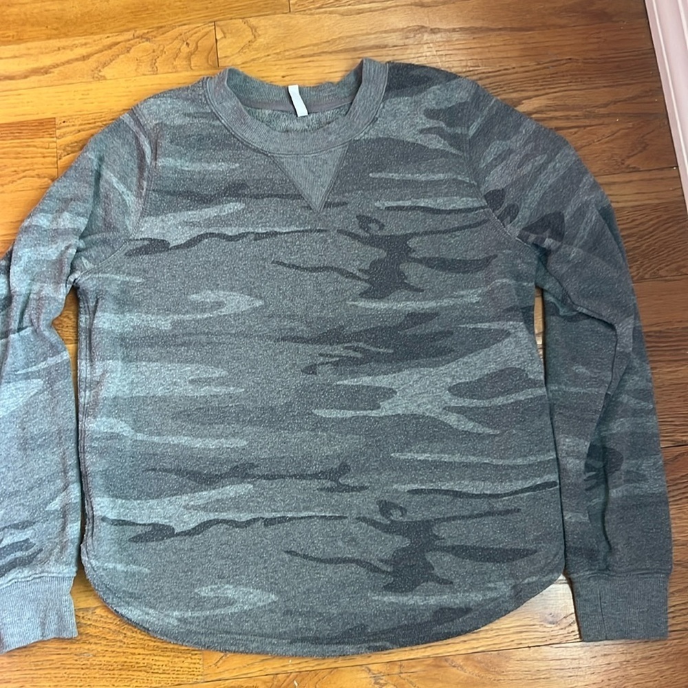 Z Supply soft grey camo sweatshirt szM - Picture 1 of 5